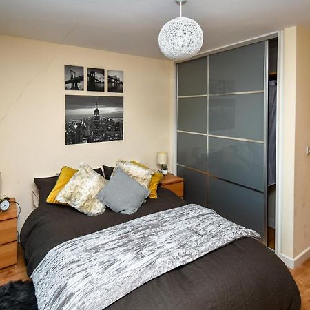 The Hub - Spacious, Bright And Modern With Free Parking Apartamento Milton Keynes Exterior foto